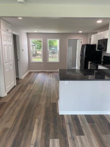 9922 Westnedge Ave, Kalamazoo MI  49002-6857 exterior