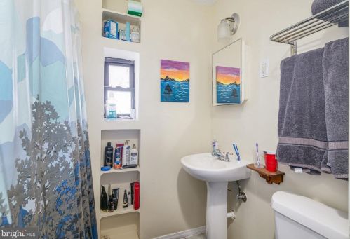 922 4 St, Philadelphia PA 19147-4104 exterior