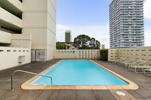 1015 Ala Napunani St, Honolulu HI  96818-1710 exterior