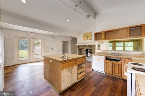 789 Rte 45, Pilesgrove NJ 08098-2528 exterior