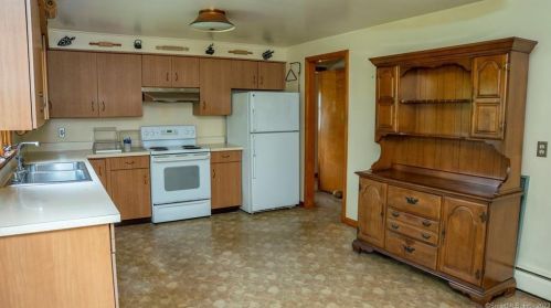 1102 Northrop Rd, Wallingford CT  06492-1912 exterior