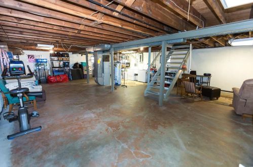 6413 Kingsway Dr, Saint Louis MO 63123-1529 exterior