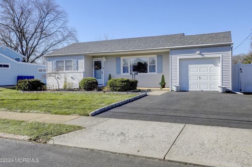 23 Clover Dr, Hazlet, NJ 07730-1610