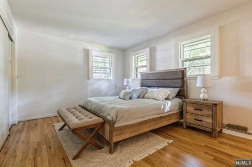 11 Maple Ave, Demarest NJ  07627-2404 exterior