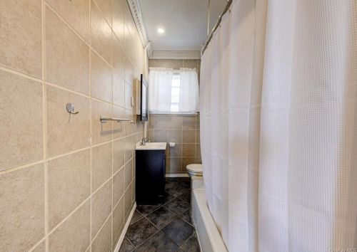 8 Roberts St, Middletown NY 10940-5008 exterior