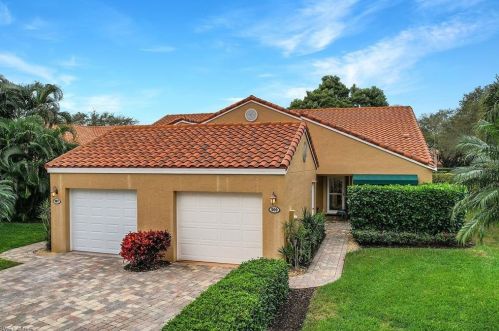 909 Reef Pt Cir, Naples FL 34108-8772 exterior