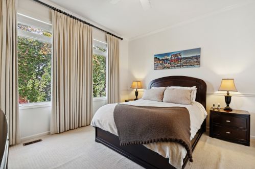 2759 Bosworth Ave, Chicago IL 60642-2341 exterior