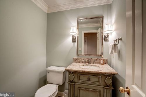 7621 Laurel Leaf Dr, Rockville MD 20854-1768 exterior