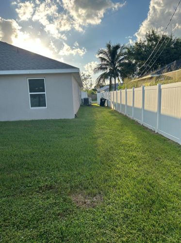 1207 Byron St, Fort Pierce FL  34983-2507 exterior