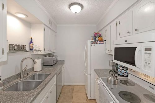 161 Lablanc Way, Atlanta GA  30327-1082 exterior