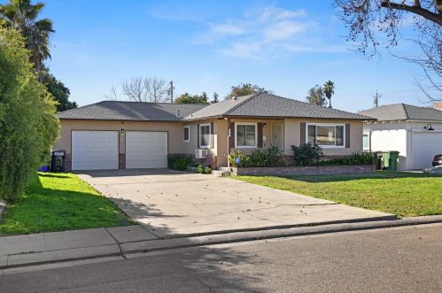 212 Hayes Dr, Turlock, CA 95382-1145