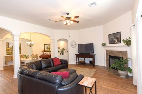 12504 Emerald Oaks Dr, Austin TX 78748 exterior