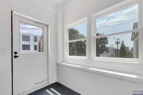 34 Hilliard Ave, Edgewater NJ  07020-1256 exterior