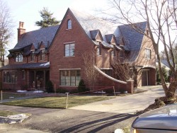 66 Montrose St, Newton, MA 02458-2718