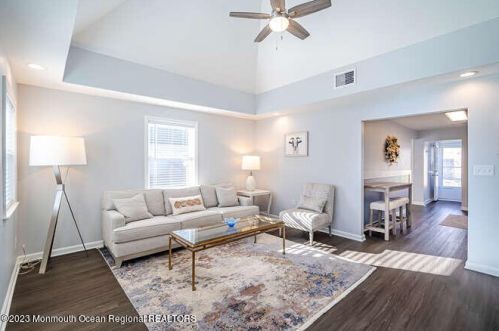 469 Center Ave, Middletown NJ  07748-5370 exterior