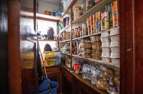 1570 Oklahoma Ave, Milwaukee WI 53207-2939 exterior