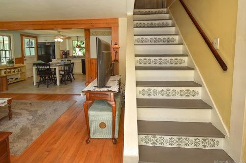 20 Grand St, Enfield CT 06082-4627 exterior