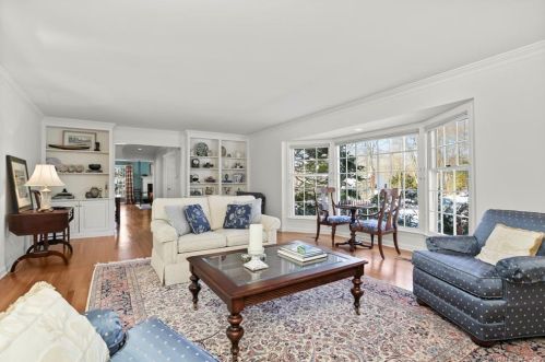 8 Carissa Ln, Greenwich CT 06830-3117 exterior