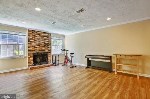 2232 Candlewood Dr, Alexandria VA 22308-1507 exterior