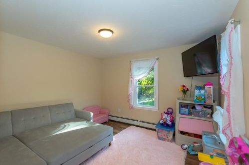 1414 Hartford Pike, Killingly CT 06241-1533 exterior