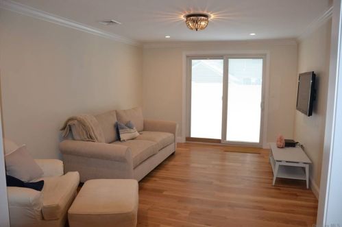 14 Nehring Ave, Babylon NY 11702-2426 exterior