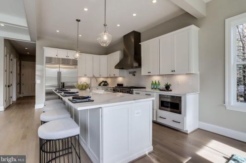 2733 1 St, Arlington VA 22203-2639 exterior