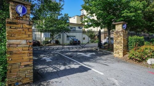 2250 Cheshire Bridge Rd, Atlanta GA 30324-4257 exterior