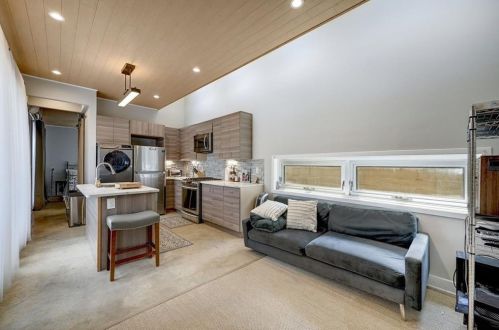 2513 10th St, Austin TX 78703-3334 exterior