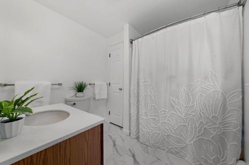 19 Laurel Dr, Concord NH  03304-4321 exterior