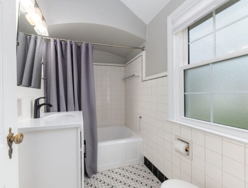 2518 84, Milwaukee WI 53226-1906 exterior