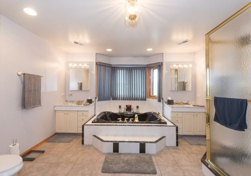 8236 Ainslie St, Chicago IL 60706-3067 exterior