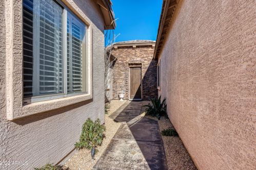 2406 Aloe Vera Dr, Phoenix, AZ 85085-7018