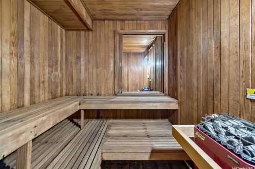 2452 Tusitala St, Honolulu HI 96815-3154 exterior