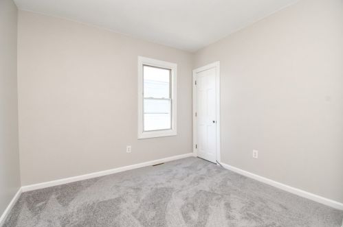 105 Lyons St, Springfield MA 01151-1610 exterior