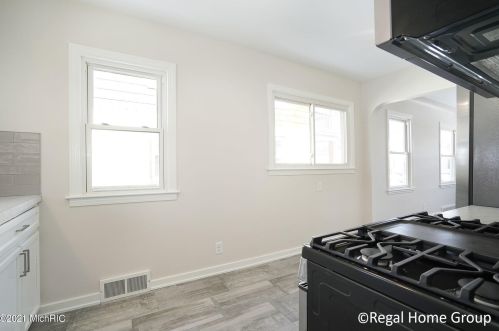 1533 Tamarack Ave, Grand Rapids MI 49504-3040 exterior