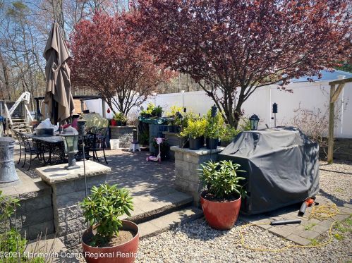 9 Michael Ct, Old Bridge, NJ 08857-1665