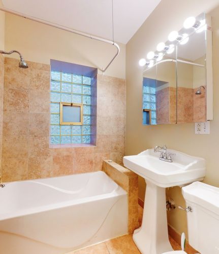 1922 Wilson Ave, Chicago IL 60625-3760 exterior