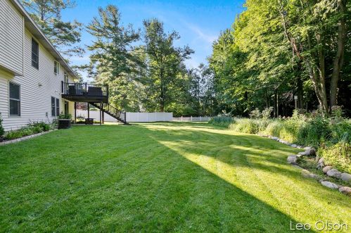 5247 Grn Pne Ct, Grand Rapids MI 49508-6124 exterior