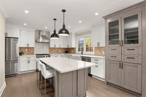 42 Kings Hwy, Westport CT  06880-4710 exterior