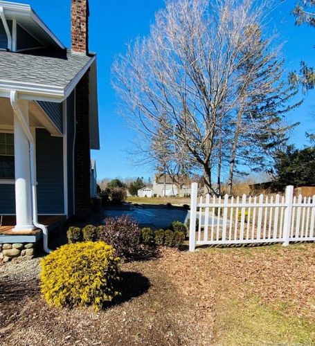 119 Kings Hwy, North Haven CT 06473-1211 exterior