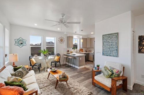 3252 Esther St, Honolulu HI  96815-4190 exterior