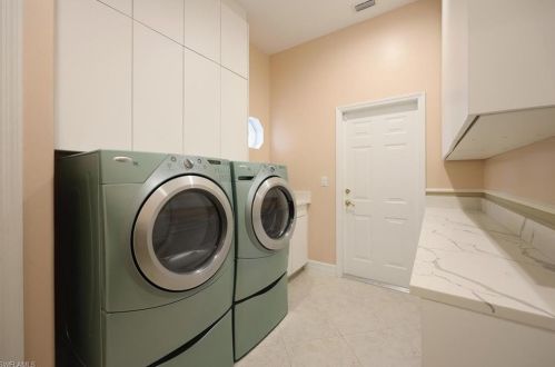 7476 Treeline Dr, Naples FL 34119-9727 exterior