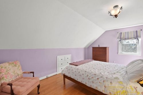 124 Center St, Windsor Locks CT 06096-2708 exterior