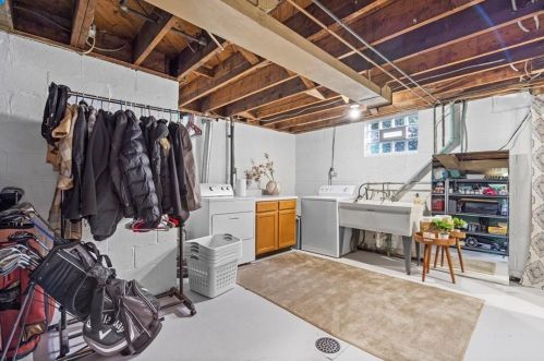 1572 Crestview Dr, Pittsburgh PA 15237-1507 exterior