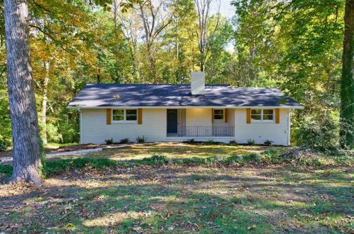 2893 Demooney Rd, Atlanta, GA 30349-1123