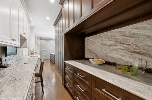 2900 Hermitage Ave, Chicago IL 60609-2733 exterior