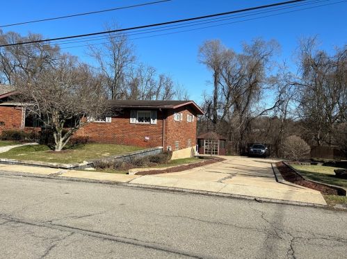 343 Pennview Dr, Pittsburgh, PA 15235-4429