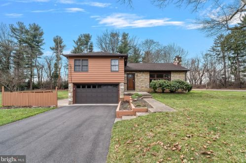 690 Woodward Dr, Huntingdon Valley, PA 19006-4050