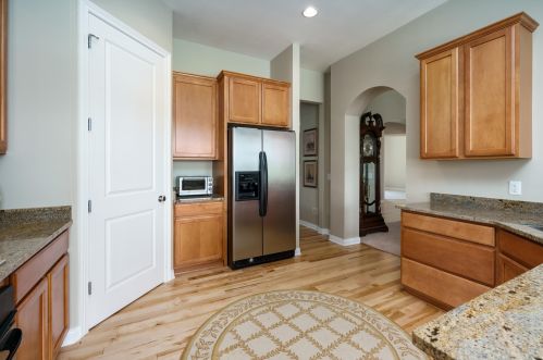 8690 Oakland Hl Cir, Kalamazoo MI 49024-5298 exterior