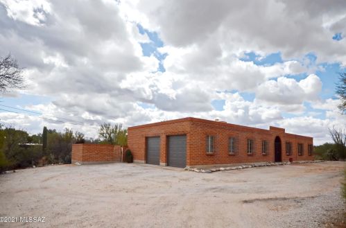 246 Canyon View Dr, Tucson, AZ 85704-5904